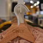 Suporte roupas: guia completo para escolher, instalar e organizar melhor sua casa, loja ou estoque (2026)